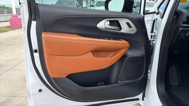 2025 Chrysler Pacifica Hybrid Pinnacle