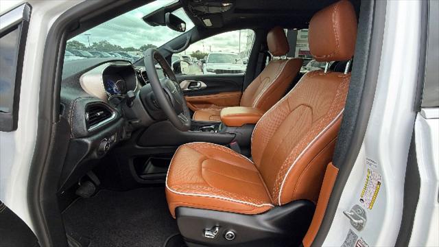 2025 Chrysler Pacifica Hybrid Pinnacle