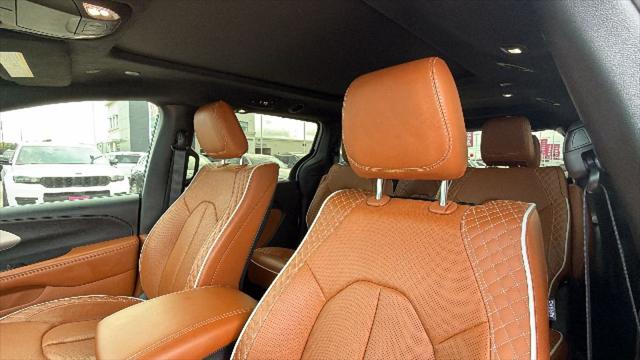 2025 Chrysler Pacifica Hybrid Pinnacle
