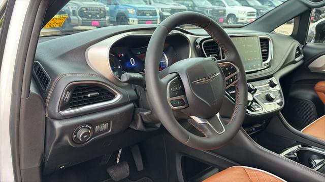 2025 Chrysler Pacifica Hybrid Pinnacle