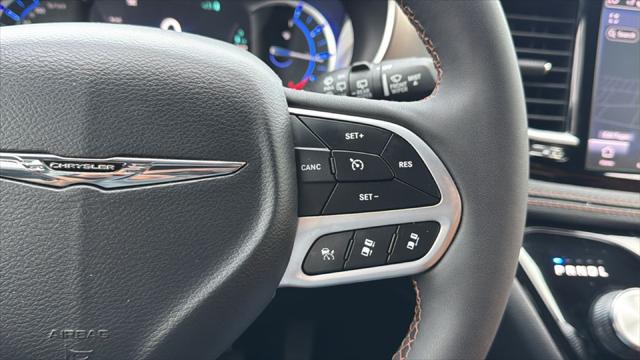 2025 Chrysler Pacifica Hybrid Pinnacle