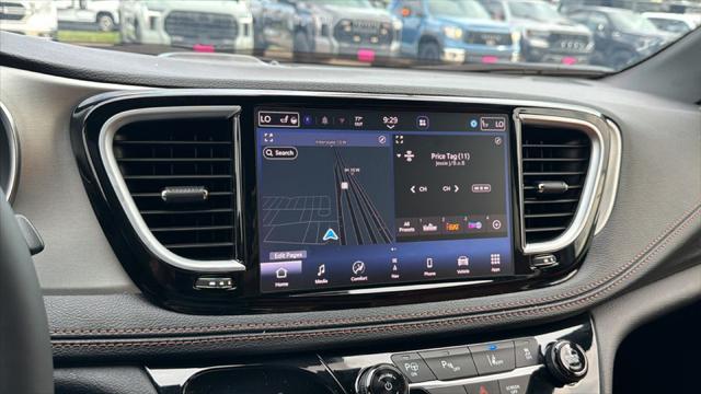 2025 Chrysler Pacifica Hybrid Pinnacle