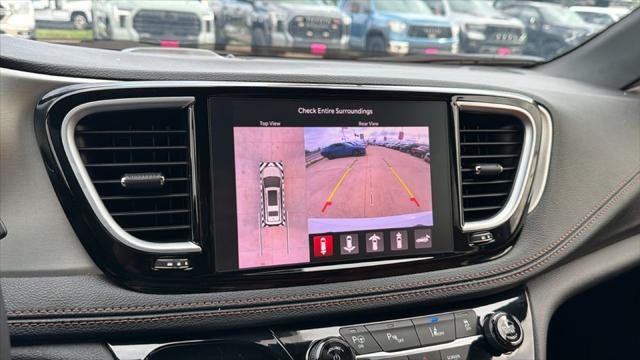 2025 Chrysler Pacifica Hybrid Pinnacle