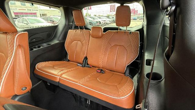 2025 Chrysler Pacifica Hybrid Pinnacle