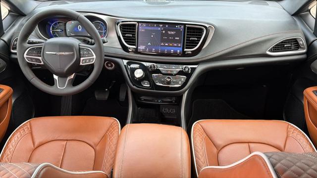 2025 Chrysler Pacifica Hybrid Pinnacle