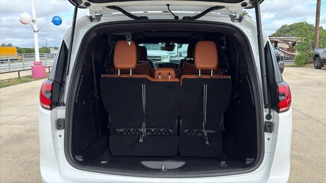 2025 Chrysler Pacifica Hybrid Pinnacle