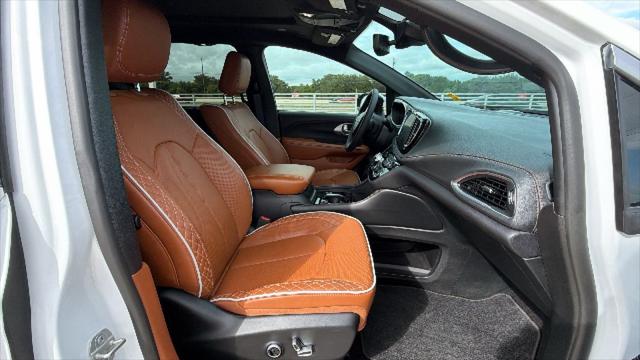 2025 Chrysler Pacifica Hybrid Pinnacle