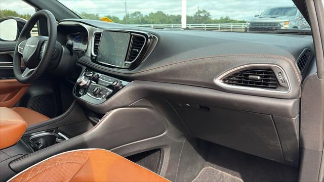 2025 Chrysler Pacifica Hybrid Pinnacle