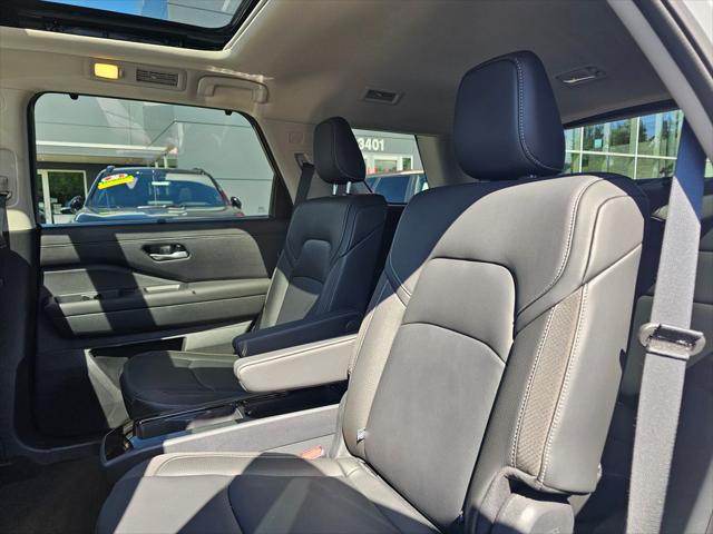 2025 Nissan Pathfinder SL 4WD