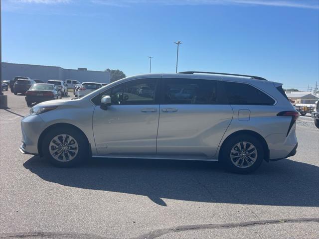 2021 Toyota Sienna LE 2021 Toyota Sienna LE