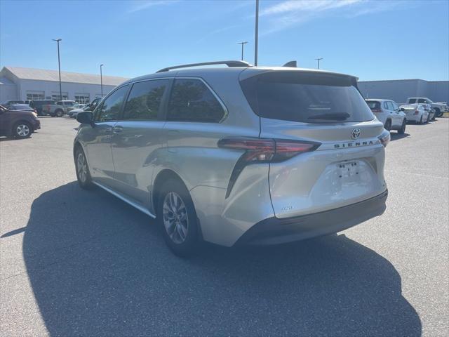 2021 Toyota Sienna LE 2021 Toyota Sienna LE