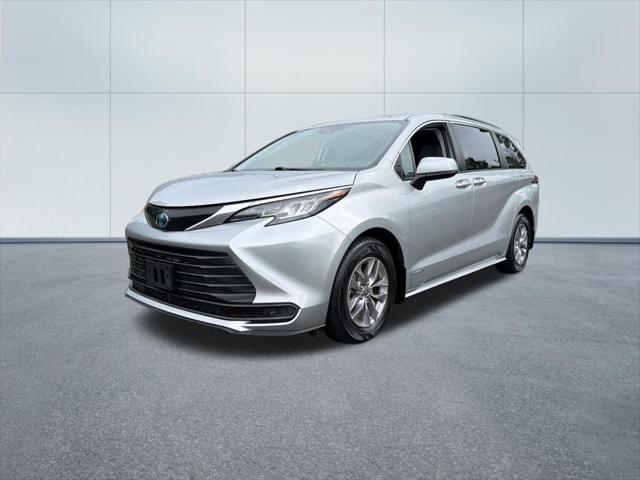 2021 Toyota Sienna LE 2021 Toyota Sienna LE