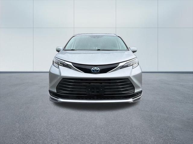 2021 Toyota Sienna LE 2021 Toyota Sienna LE