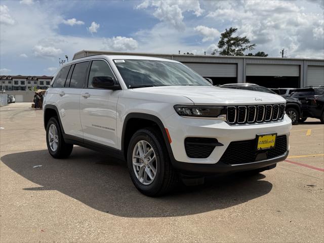 2026 Jeep Grand Cherokee Laredo 4x2