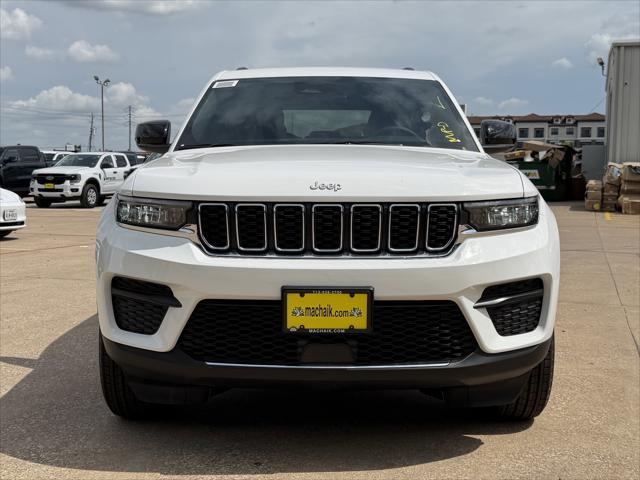 2026 Jeep Grand Cherokee Laredo 4x2