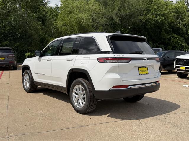 2026 Jeep Grand Cherokee Laredo 4x2