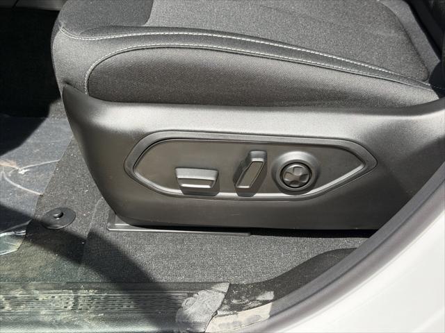 2026 Jeep Grand Cherokee Laredo 4x2