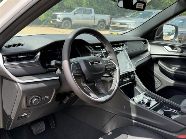 2026 Jeep Grand Cherokee Laredo 4x2
