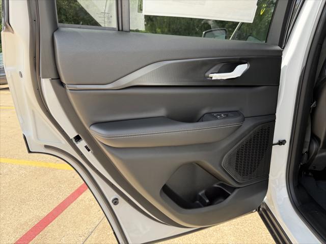2026 Jeep Grand Cherokee Laredo 4x2