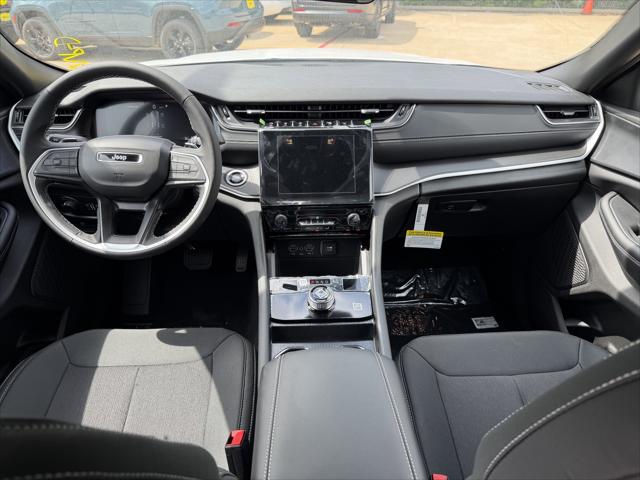 2026 Jeep Grand Cherokee Laredo 4x2
