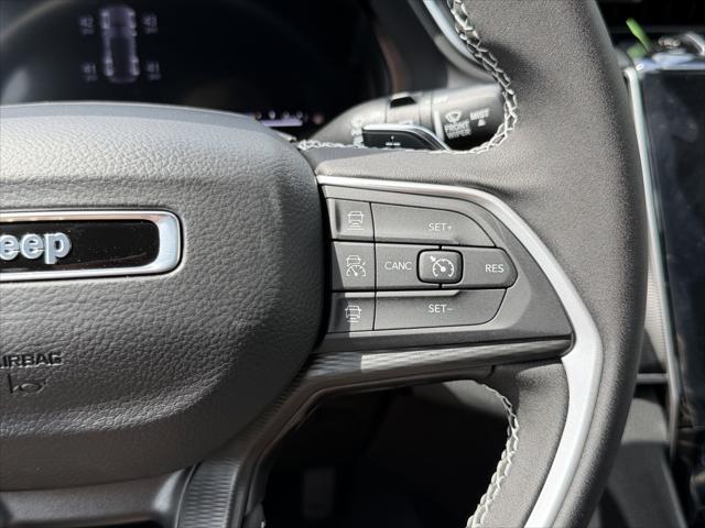 2026 Jeep Grand Cherokee Laredo 4x2