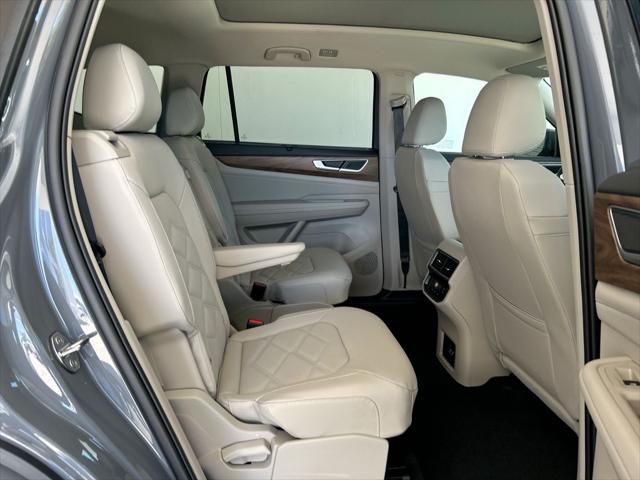 2026 Volkswagen Atlas SE with Technology