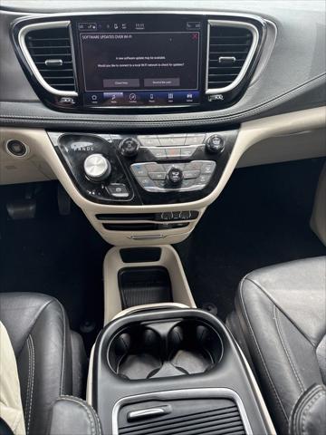 2022 Chrysler Pacifica Hybrid Touring L