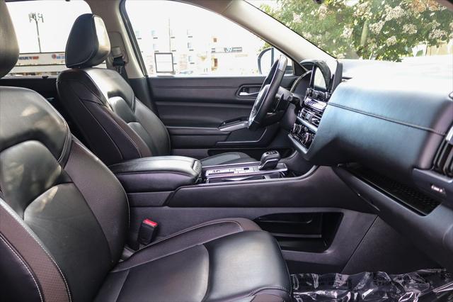 2023 Nissan Pathfinder SL FWD