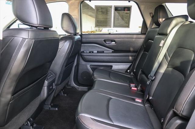 2023 Nissan Pathfinder SL FWD