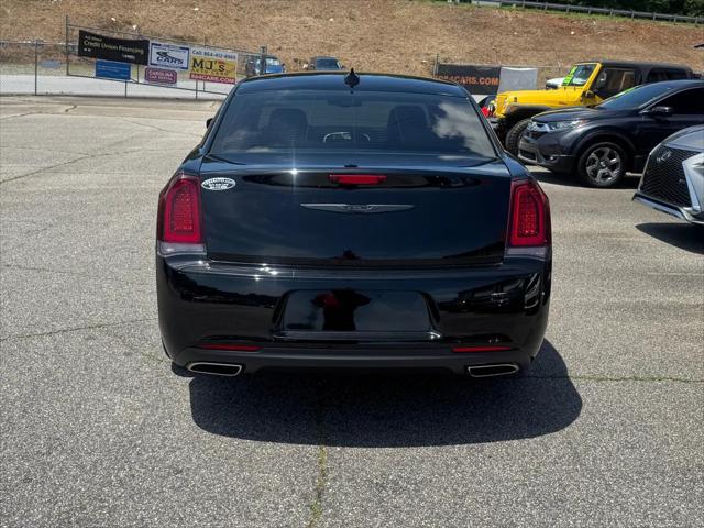 2022 Chrysler 300 Touring