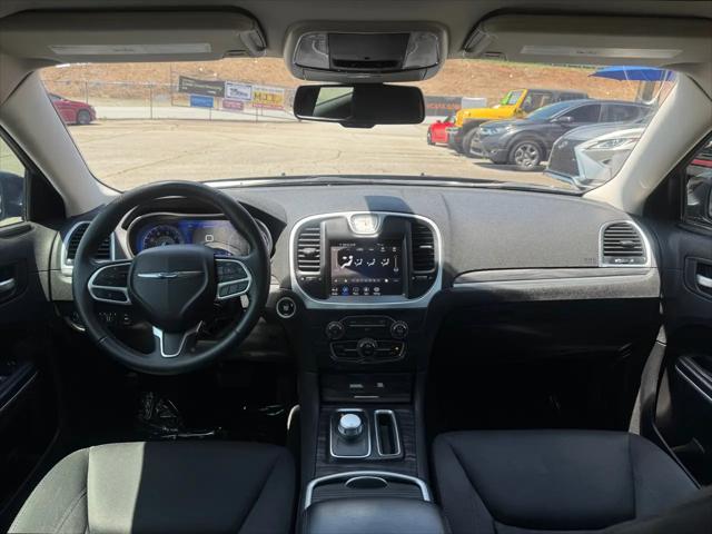 2022 Chrysler 300 Touring