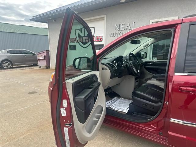 2016 Chrysler Town & Country Touring