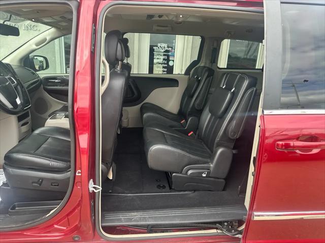 2016 Chrysler Town & Country Touring