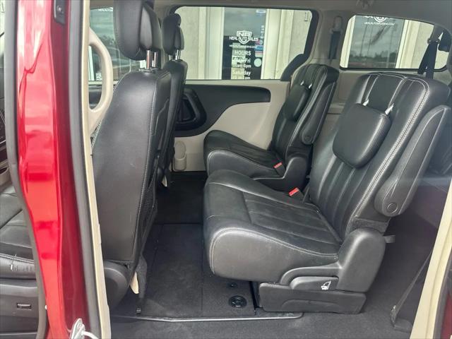 2016 Chrysler Town & Country Touring