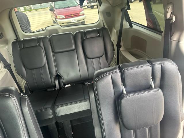 2016 Chrysler Town & Country Touring