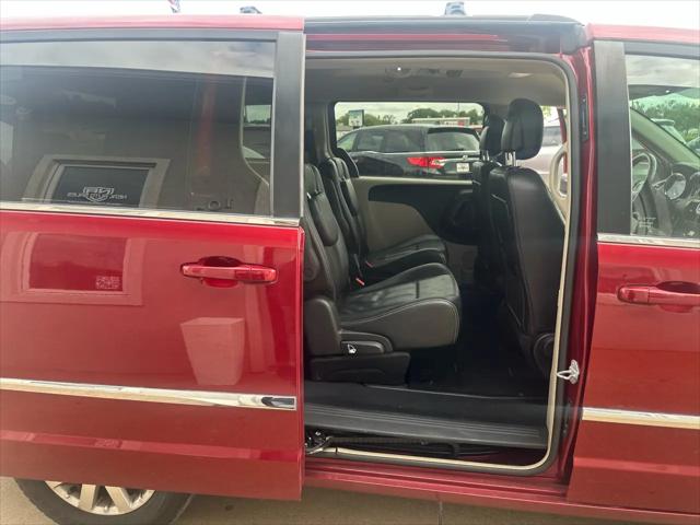 2016 Chrysler Town & Country Touring