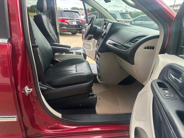 2016 Chrysler Town & Country Touring