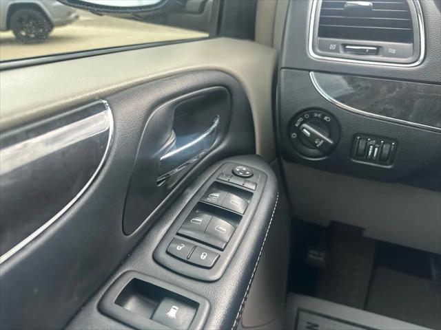 2016 Chrysler Town & Country Touring