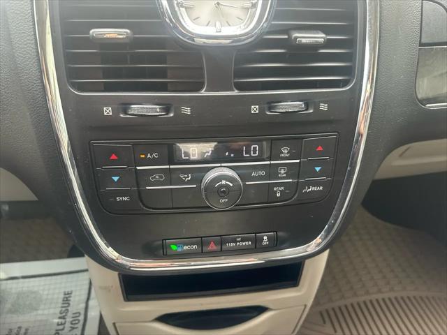 2016 Chrysler Town & Country Touring