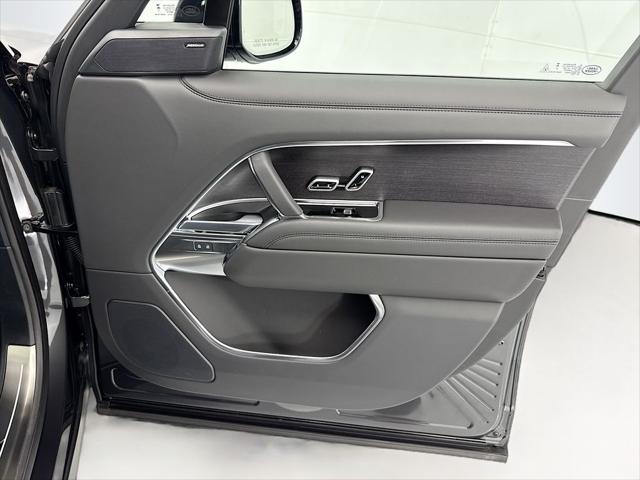 2026 Land Rover Range Rover P530 SE 7 Seat