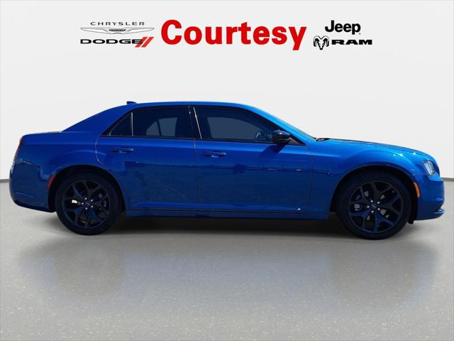 2023 Chrysler 300 Touring