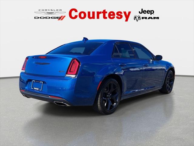 2023 Chrysler 300 Touring