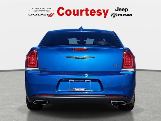 2023 Chrysler 300 Touring
