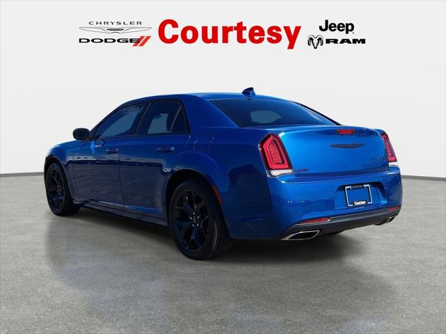 2023 Chrysler 300 Touring