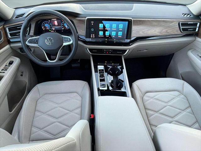 2026 Volkswagen Atlas SE with Technology