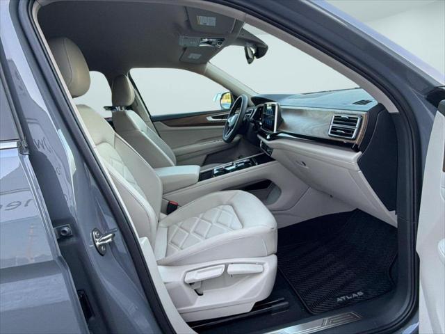 2026 Volkswagen Atlas SE with Technology