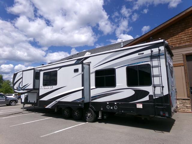 2017 Land Rover Heartland 41.5 feet long