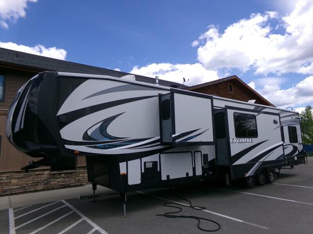 2017 Land Rover Heartland 41.5 feet long