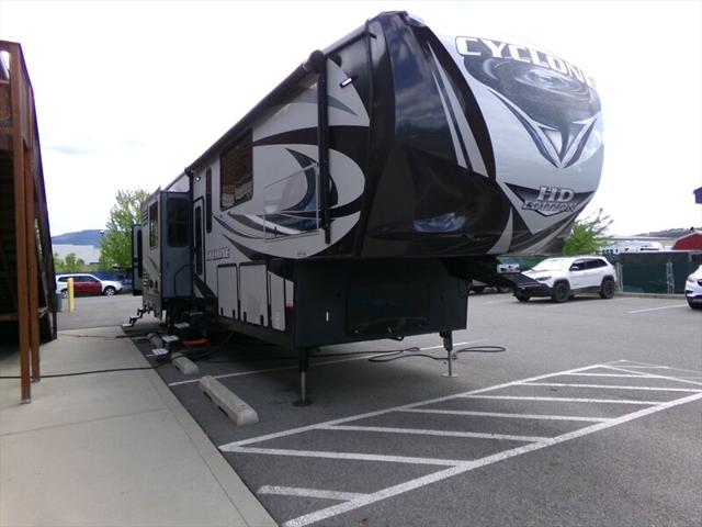 2017 Land Rover Heartland 41.5 feet long