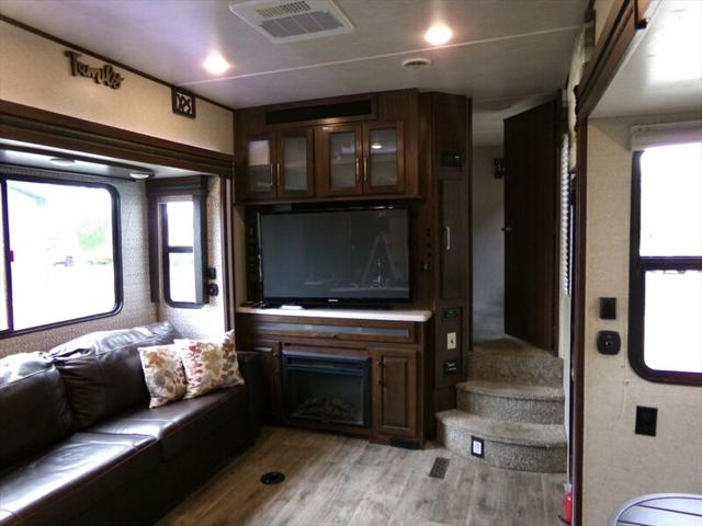 2017 Land Rover Heartland 41.5 feet long